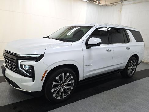 Used 2026 Chevrolet Tahoe High Country AWD/4WD image 3
