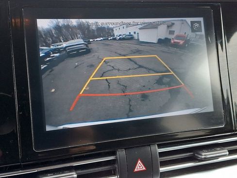 Certified 2022 Kia Niro LX image 18