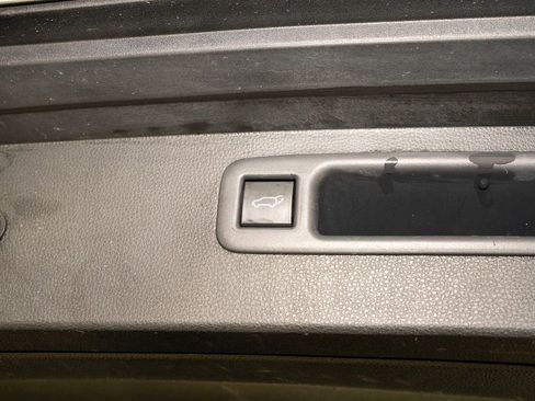 Used 2024 Toyota Highlander LE image 6