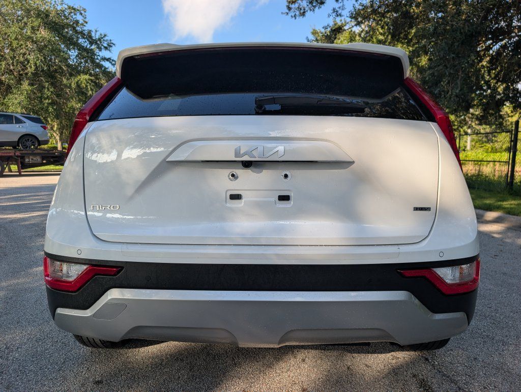 Used 2025 Kia Niro EX FWD image 7