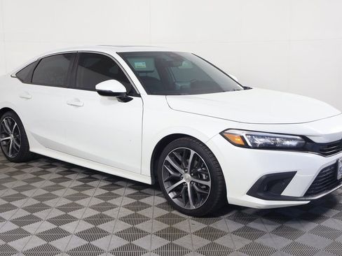 Used 2023 Honda Civic Touring image 2