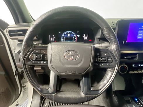 Used 2025 Toyota Tacoma SR image 17