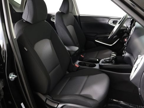 Used 2025 Kia Soul LX w/ LX Technology Package FWD image 28