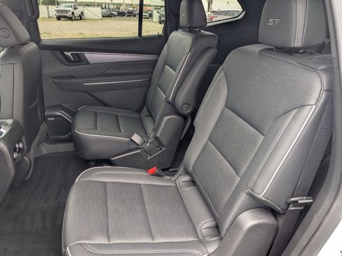 Used 2025 Buick Enclave Sport Touring AWD/4WD image 30