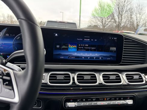 Used 2024 Mercedes-Benz GLE 450e 4MATIC image 18