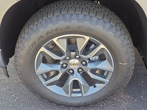 New 2026 Chevrolet Silverado 1500 LT w/ Convenience Package II AWD/4WD image 6