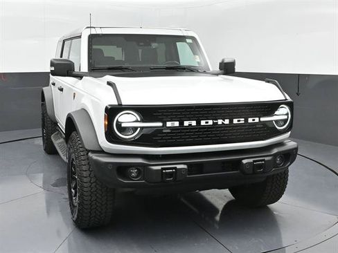 Certified 2025 Ford Bronco Badlands AWD/4WD image 3