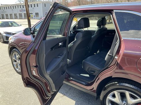 Used 2017 Kia Sorento SX image 11