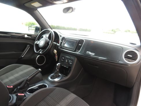 Used 2012 Volkswagen Beetle Turbo FWD image 24