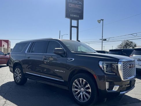 Used 2021 GMC Yukon XL Denali image 1