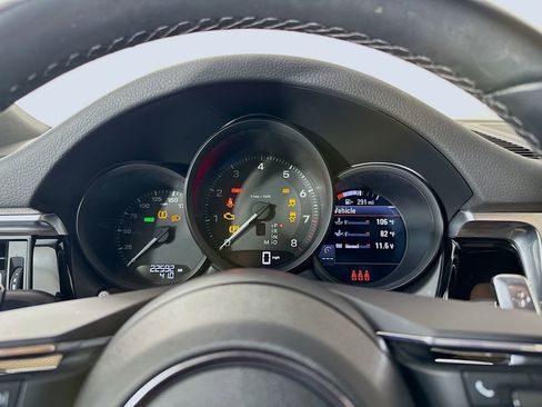 Certified 2023 Porsche Macan AWD/4WD image 13
