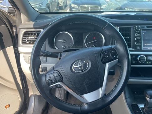 Used 2016 Toyota Highlander Limited AWD/4WD image 10