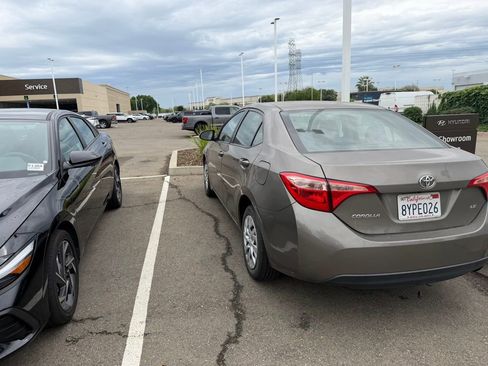 Used 2019 Toyota Corolla LE image 6