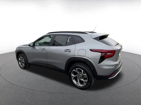 Used 2025 Chevrolet Trax LT image 10