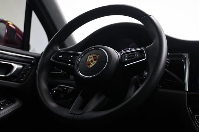 Used 2025 Porsche Macan AWD/4WD image 42