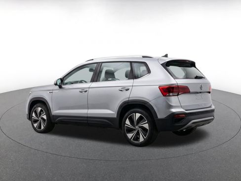 Used 2026 Volkswagen Taos SE AWD/4WD image 7