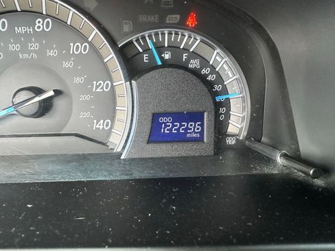 Used 2014 Toyota Camry SE image 10