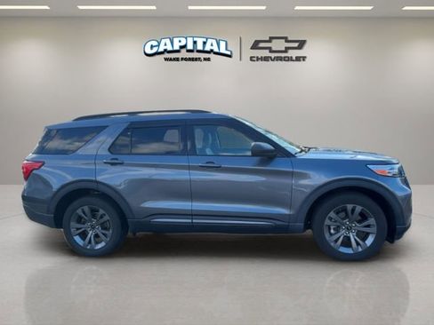 Used 2021 Ford Explorer XLT w/ Equipment Group 202A image 6