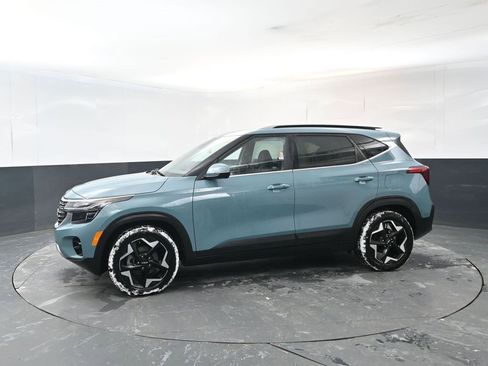 Used 2024 Kia Seltos EX image 2