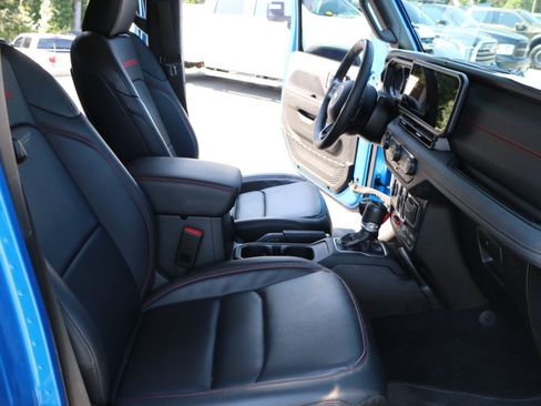 Used 2025 Jeep Gladiator Rubicon AWD/4WD image 28