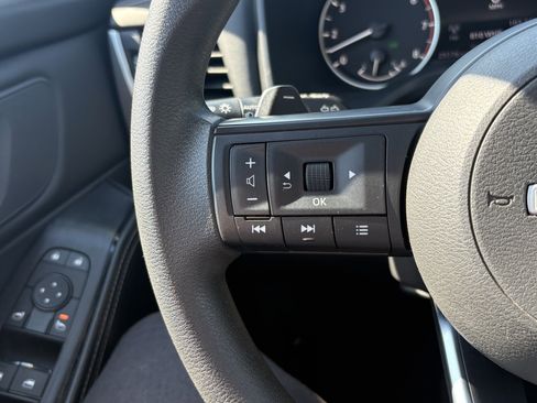 Used 2024 Nissan Rogue SV image 20