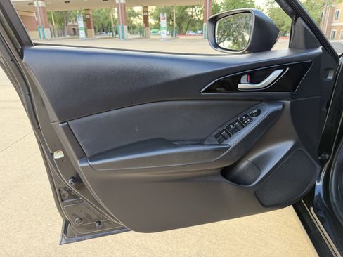 Used 2015 MAZDA MAZDA3 i Sport image 18