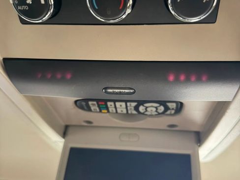 Used 2015 Chrysler Town & Country Touring-L w/ Driver Convenience Group image 50