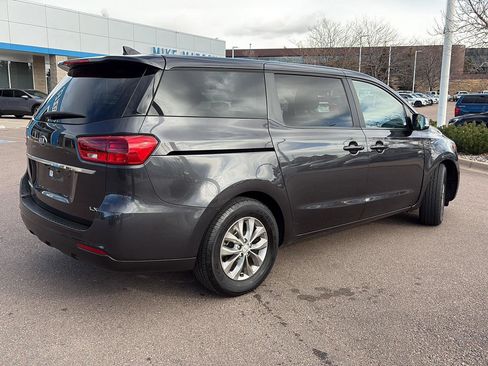 Used 2020 Kia Sedona LX image 6