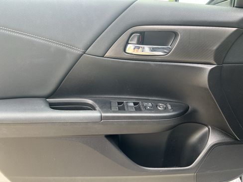Used 2017 Honda Accord Sport image 14