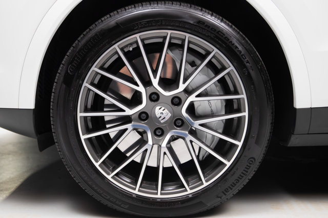 Used 2021 Porsche Cayenne AWD/4WD image 5
