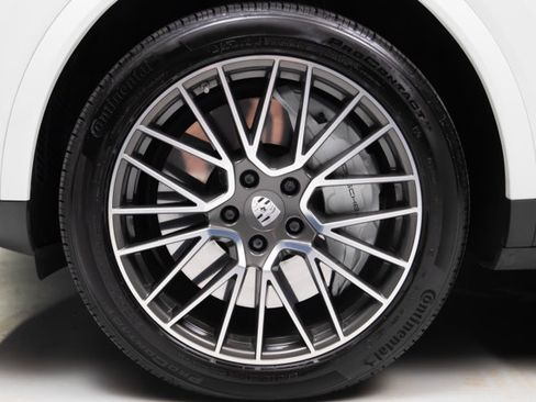 Used 2021 Porsche Cayenne AWD/4WD image 5