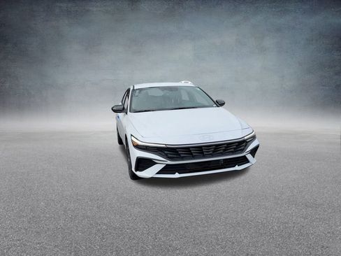 Certified 2025 Hyundai Elantra SEL image 28