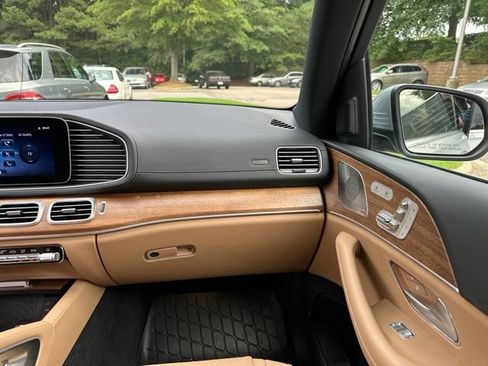 Used 2025 Mercedes-Benz GLS 450 4MATIC image 18