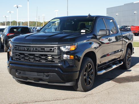 Used 2024 Chevrolet Silverado 1500 Custom image 2