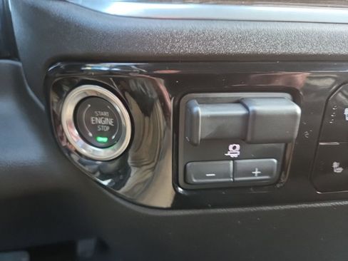 Used 2025 Chevrolet Silverado 2500 LT AWD/4WD image 17