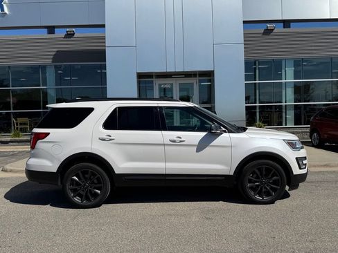 Certified 2017 Ford Explorer XLT w/ Equipment Group 202A AWD/4WD image 35