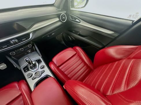 Used 2024 Alfa Romeo Stelvio Veloce image 11