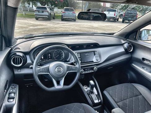 Used 2018 Nissan Kicks SV FWD image 10