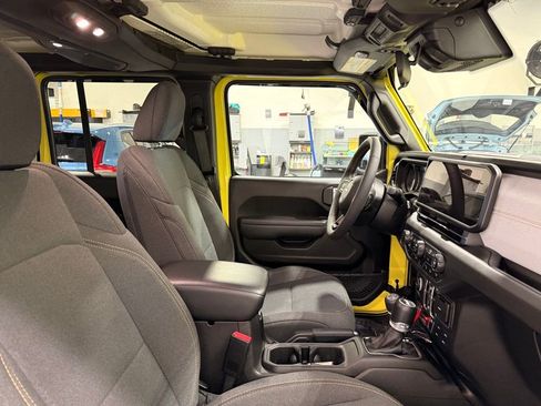 Used 2024 Jeep Wrangler Unlimited image 29