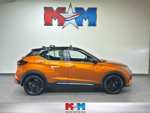 Used 2023 Nissan Kicks SR w/ SR Premium Package FWD image 1