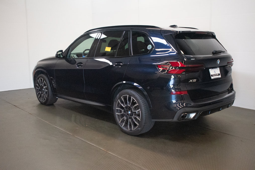 Used 2024 BMW X5 xDrive40i w/ M Sport Package AWD/4WD image 6