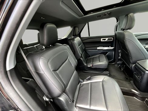 Used 2023 Ford Explorer XLT w/ Equipment Group 202A AWD/4WD image 25