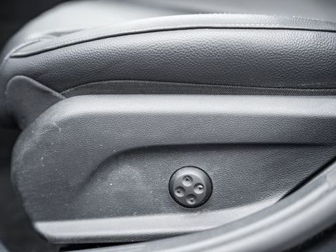 Used 2023 Mercedes-Benz E 350 4MATIC Sedan image 35