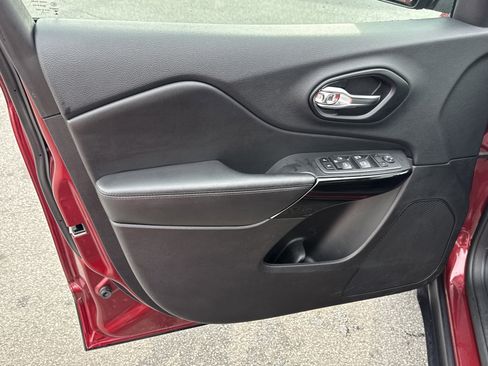 Used 2020 Jeep Cherokee Altitude image 17