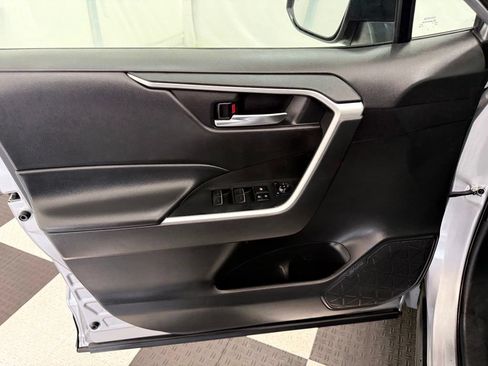 Used 2025 Toyota RAV4 XLE FWD image 12