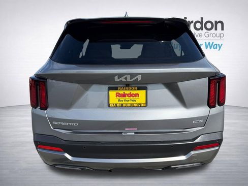 Certified 2025 Kia Sorento EX image 8