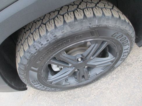 Used 2020 GMC Terrain SLE w/ Driver Convenience Package image 11