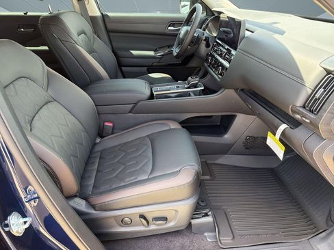 New 2026 Nissan Pathfinder Platinum FWD image 30