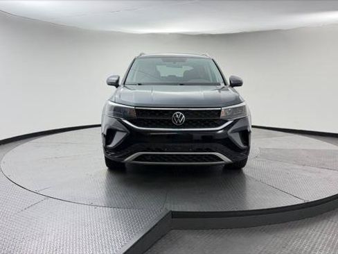 Used 2022 Volkswagen Taos SE FWD image 12