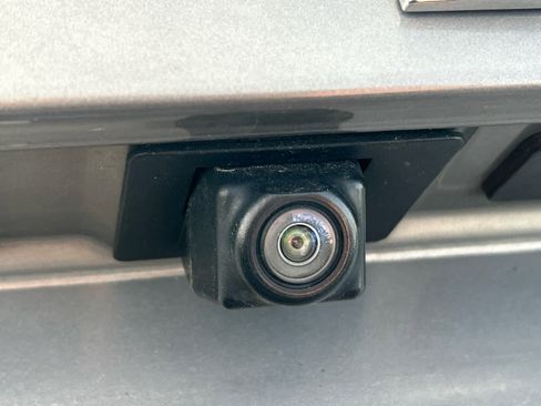 Used 2017 Chevrolet Malibu LT image 7